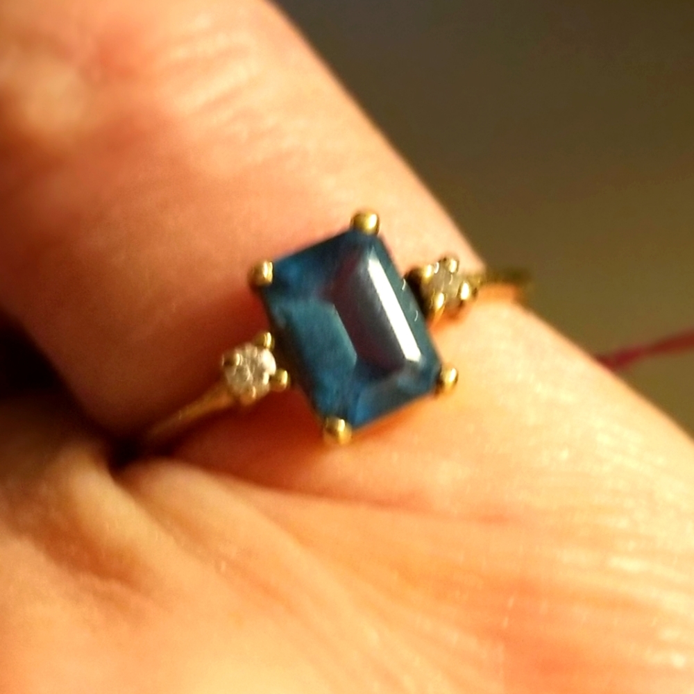 Vintage 10k gold Pinkie Blue Topaz Diamond Ring
